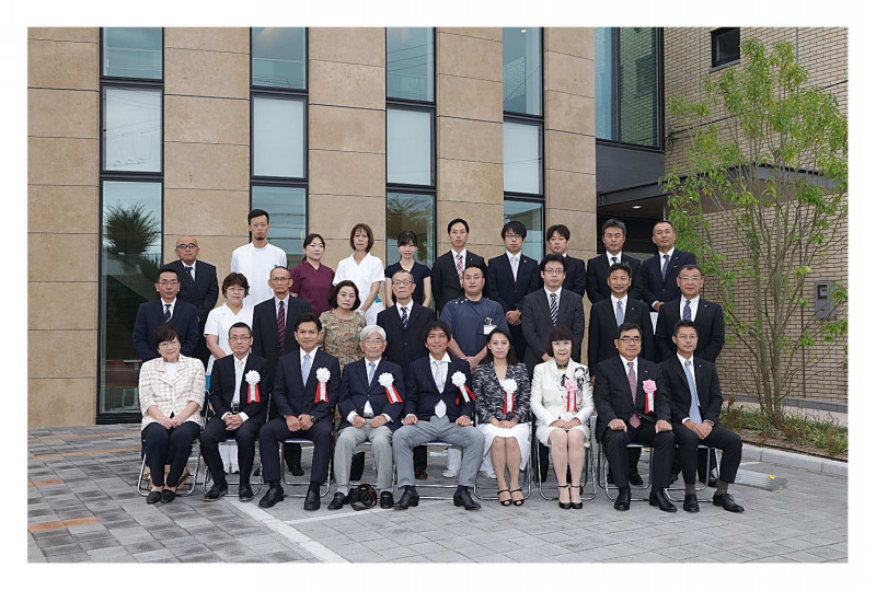 o1748118113769172496